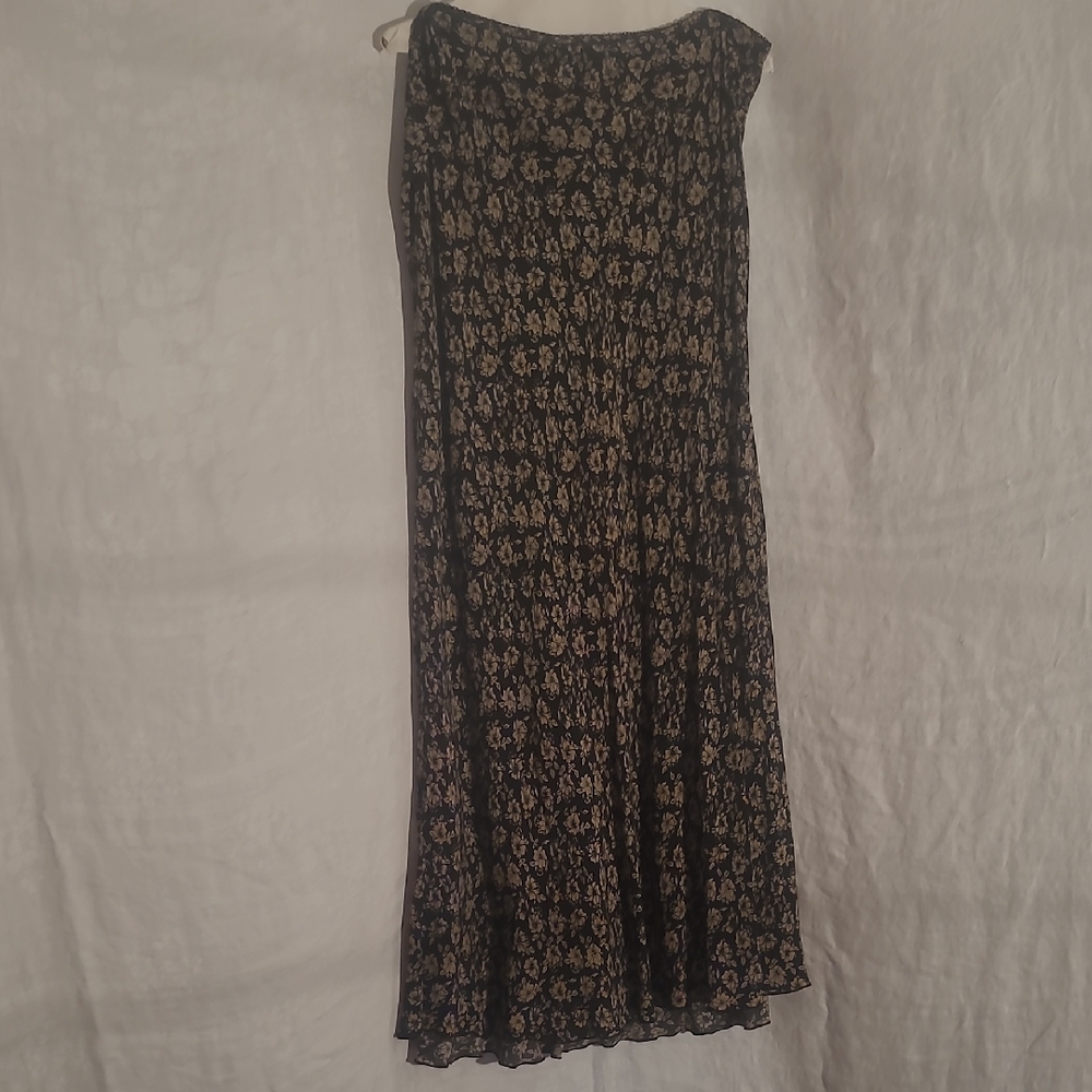 Old Navy Black and Cream Floral Maxi Skirt